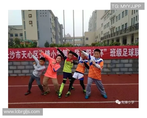 足球连续单车技巧解析助你提升球技与场上表现的秘诀分享